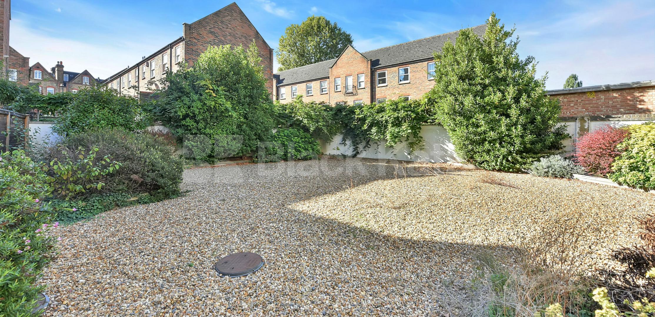 			LET, 2 Bedroom, 1 bath, 1 reception Apartment			 Qube Court. Balham Hill, Clapham South 